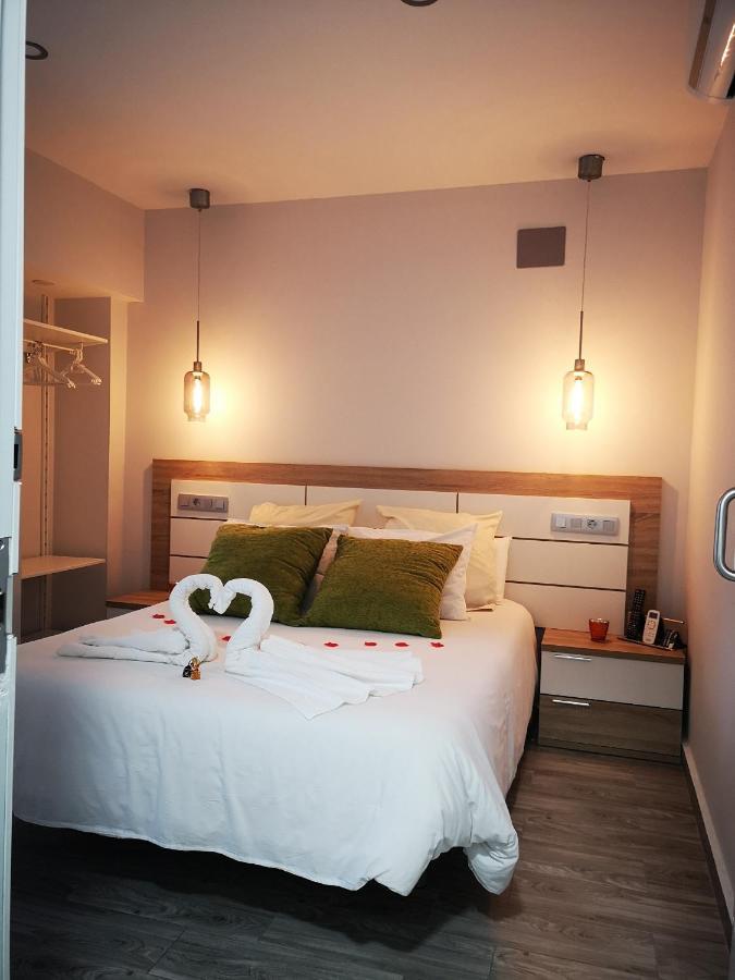 Eres Emerita "Apartamentos & Suites" メリダ エクステリア 写真
