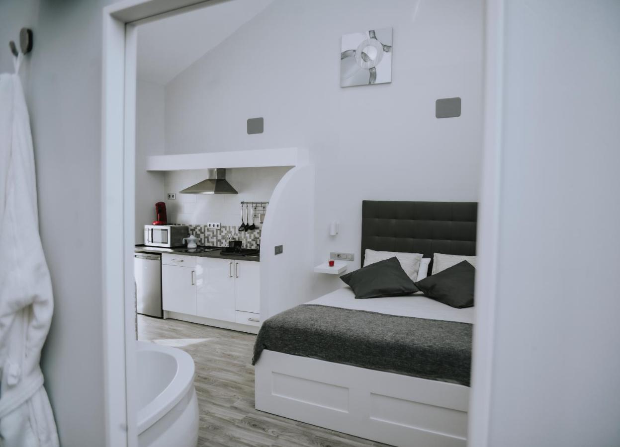 Eres Emerita "Apartamentos & Suites" メリダ エクステリア 写真