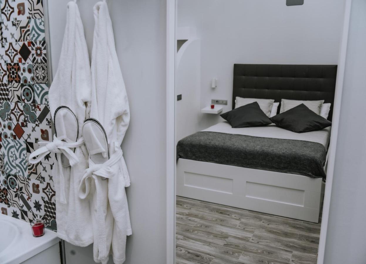 Eres Emerita "Apartamentos & Suites" メリダ エクステリア 写真