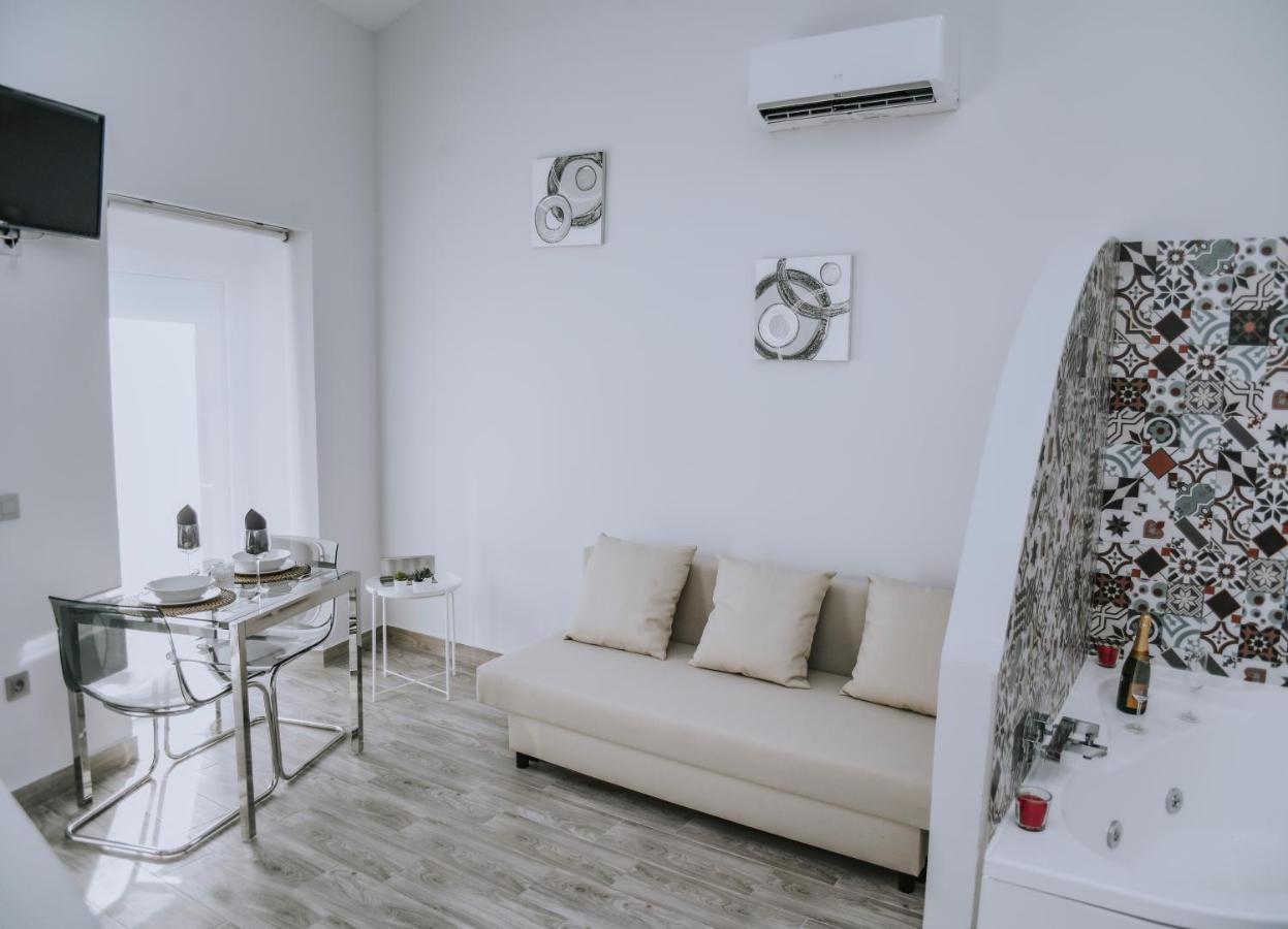 Eres Emerita "Apartamentos & Suites" メリダ エクステリア 写真